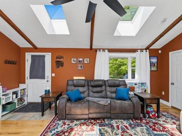 house with 4 bedroom, Londonderry NH ES104569541