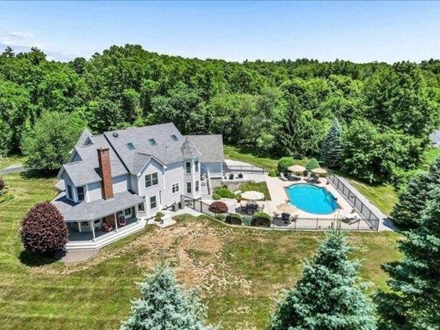 house with 4 bedroom, Londonderry NH ES104571611