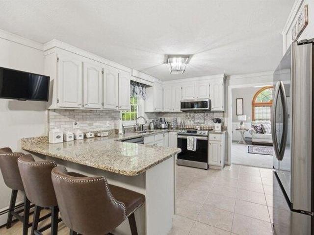 house with 4 bedroom, Londonderry NH ES104513477