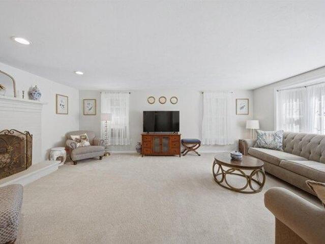house with 4 bedroom, Londonderry NH ES105474423