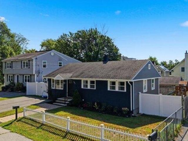 house with 4 bedroom, Lowell MA ES105576396