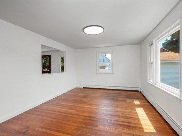 house with 4 bedroom, Lowell MA ES105650213