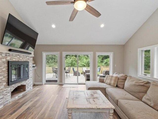 house with 4 bedroom, Lunenburg MA ES104542020