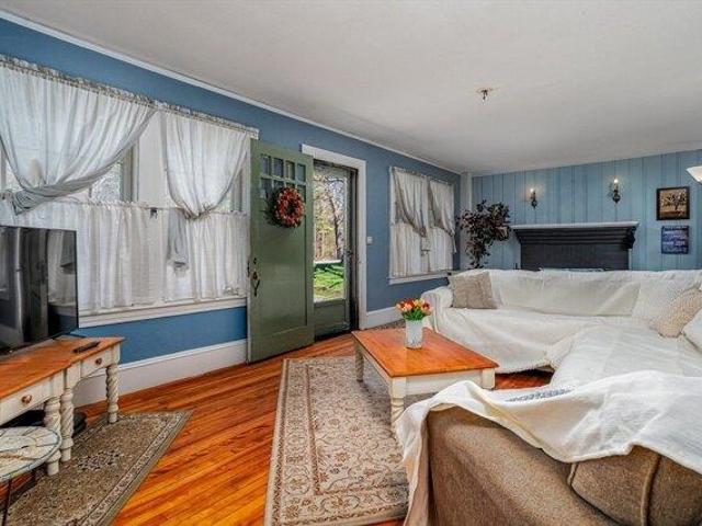 house with 4 bedroom, Lunenburg MA ES104543481