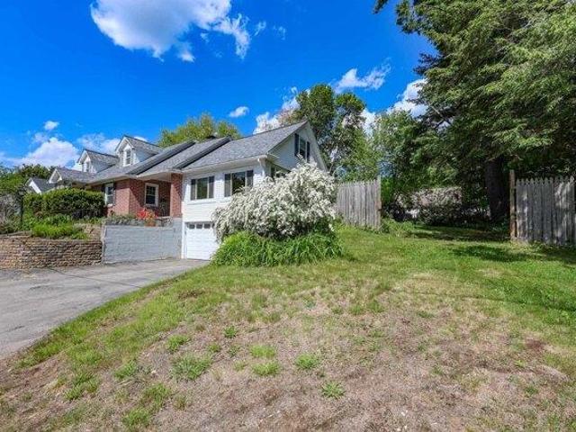 house with 4 bedroom, Manchester NH ES104375832