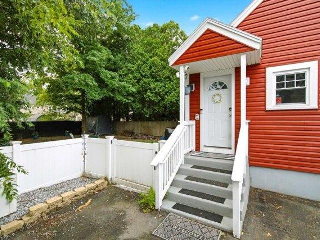 house with 4 bedroom, Manchester NH ES104510082