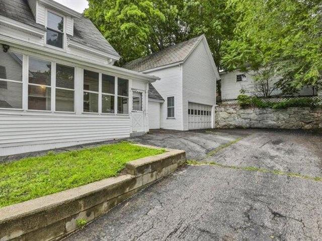 house with 4 bedroom, Manchester NH ES104513400