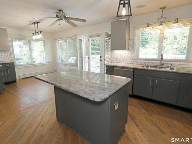 house with 4 bedroom, Manchester CT ES105401859