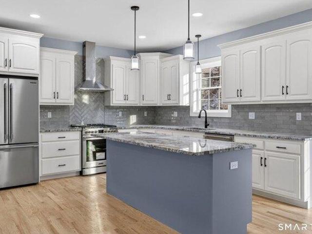 house with 4 bedroom, Manchester CT ES105427838