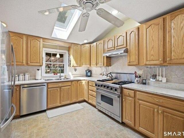 house with 4 bedroom, Manchester CT ES105427904