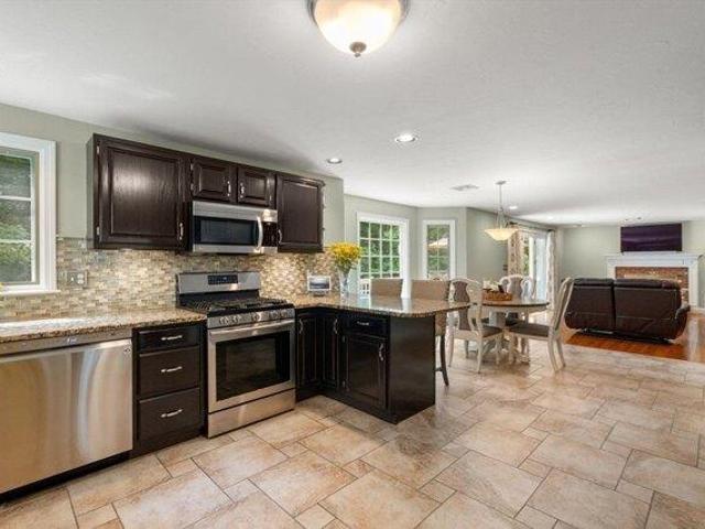house with 4 bedroom, Mansfield MA ES105590846