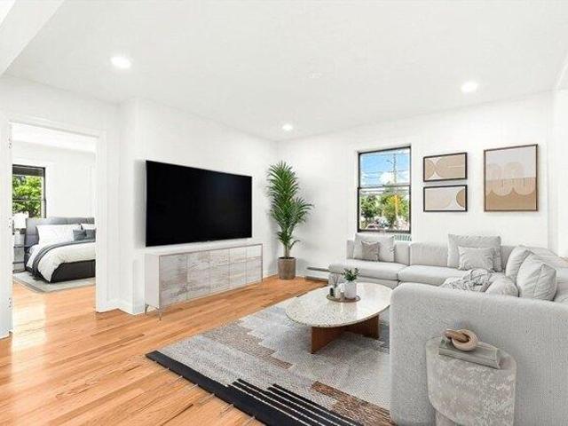 house with 4 bedroom, Malden MA ES104445148