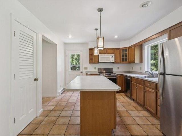 house with 4 bedroom, Mattapoisett MA ES105414875