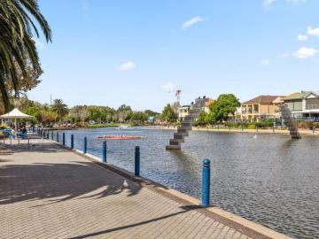 House 4 Bedroom For Rent Mawson Lakes, ES102631716