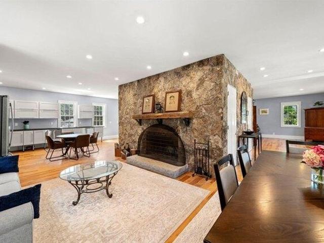 house with 4 bedroom, Medway MA ES105649258