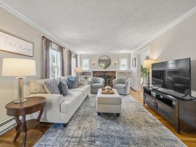 house with 4 bedroom, Medford MA ES105352837