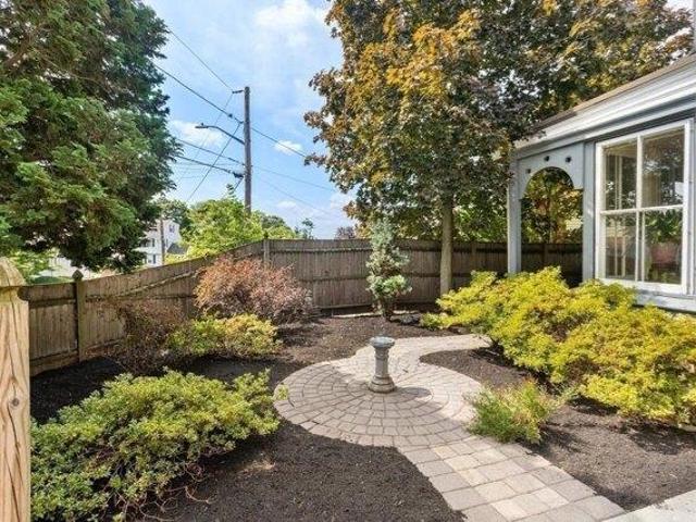 house with 4 bedroom, Medford MA ES105386523