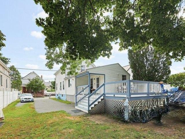 house with 4 bedroom, Medford MA ES105438442