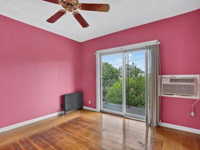 house with 4 bedroom, Medford MA ES105513874