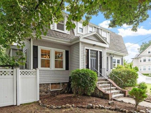 house with 4 bedroom, Medford MA ES105557875