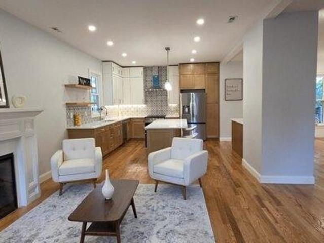 house with 4 bedroom, Medford MA ES105587711