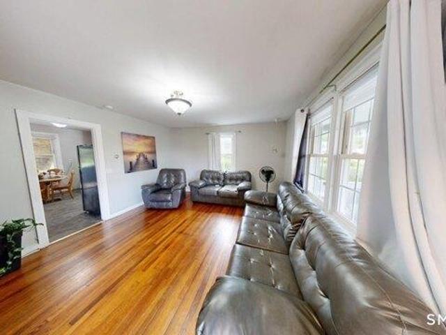 house with 4 bedroom, Meriden CT ES104608778