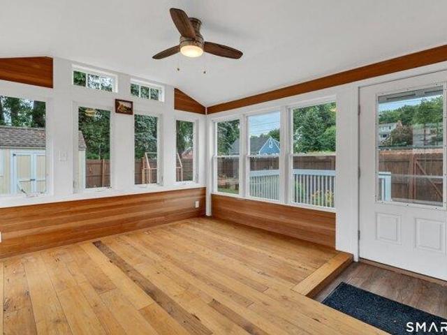 house with 4 bedroom, Meriden CT ES105427154