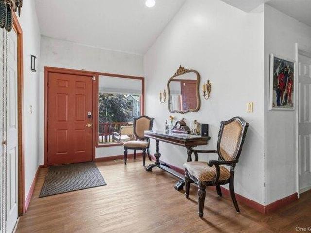 house with 4 bedroom, Middletown NY ES105291414