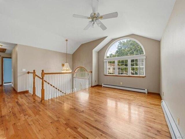 house with 4 bedroom, Middletown NY ES105292584