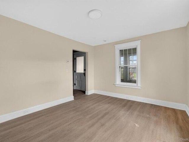 house with 4 bedroom, Middletown NY ES105292614