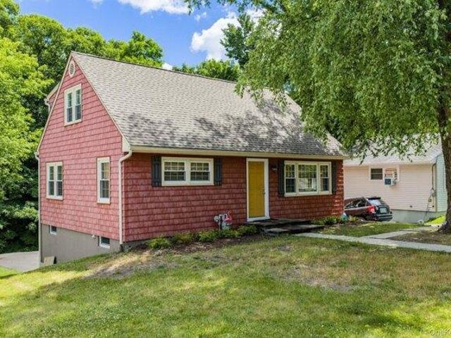 house with 4 bedroom, Middletown NY ES105320298