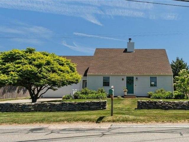 house with 4 bedroom, Middletown RI ES105387017