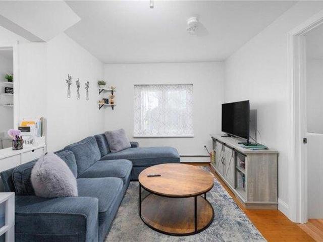 house with 4 bedroom, Middletown RI ES105575494