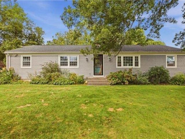 house with 4 bedroom, Middletown RI ES105650804