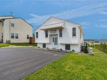 house with 4 bedroom, Middletown RI ES103439018