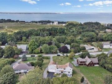 house with 4 bedroom, Middletown RI ES103433353