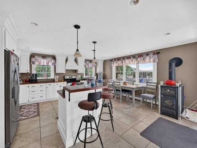 house with 4 bedroom, Middleboro MA ES105385201