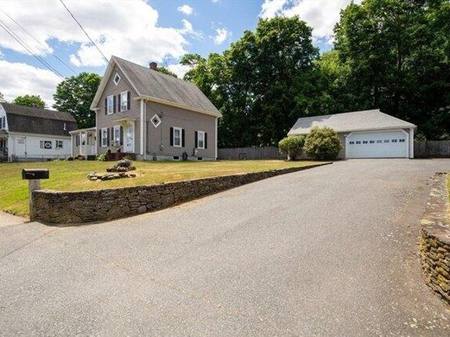 house with 4 bedroom, Middleboro MA ES105614367
