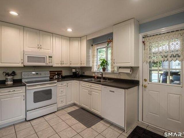house with 4 bedroom, Middlebury CT ES105537633