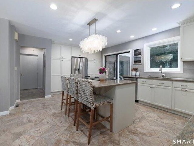 house with 4 bedroom, Middlebury CT ES105549227
