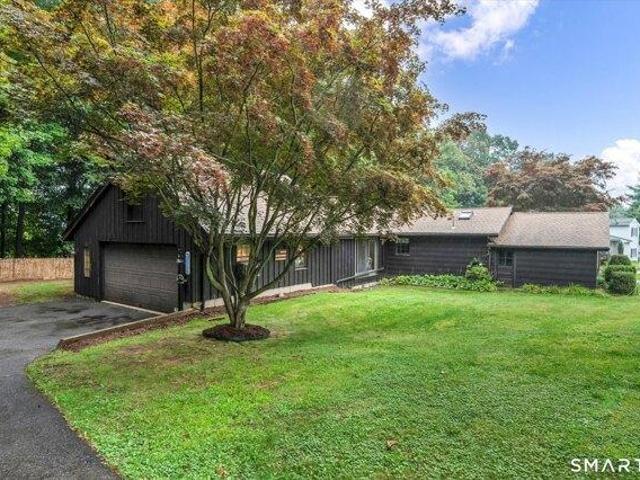 house with 4 bedroom, Middlefield CT ES105557349