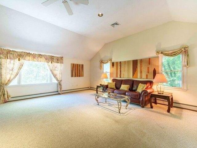 house with 4 bedroom, Milford MA ES105512820