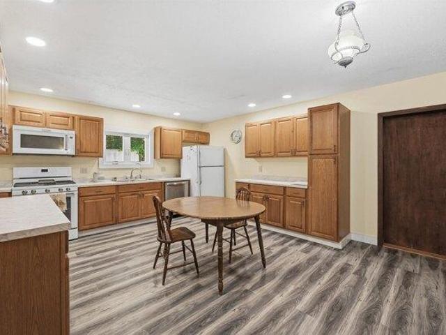 house with 4 bedroom, Milford NH ES104569438