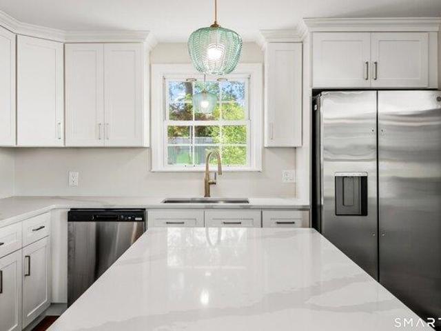 house with 4 bedroom, Milford CT ES105416613