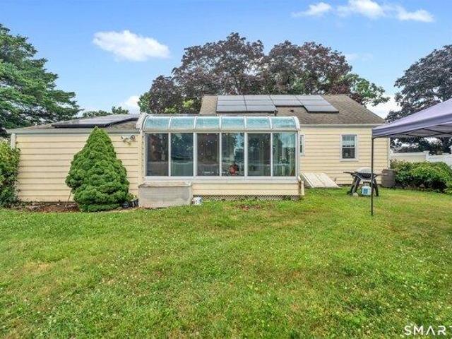 house with 4 bedroom, Milford CT ES105424592