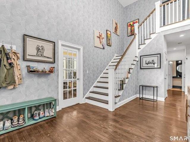 house with 4 bedroom, Milford CT ES105495644
