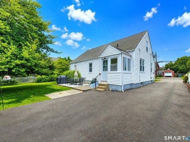 house with 4 bedroom, Milford CT ES105513068