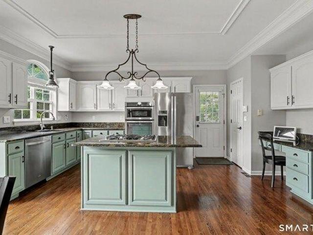 house with 4 bedroom, Milford CT ES105557632