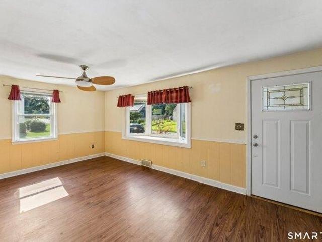 house with 4 bedroom, Milford CT ES105562261