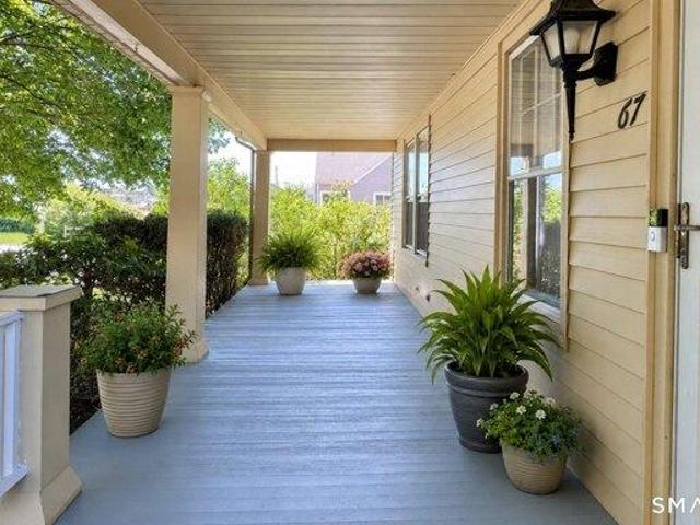 house with 4 bedroom, Milford CT ES105577487